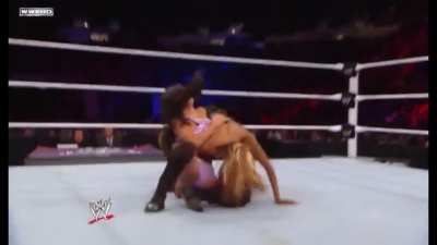 Alicia Fox Destroying Gail Kim&rsquo;s Back for 22 seconds