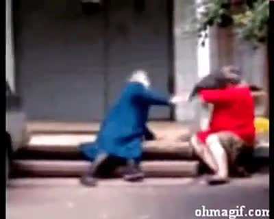 Vergil fighting Dante in Devil May Cry 10