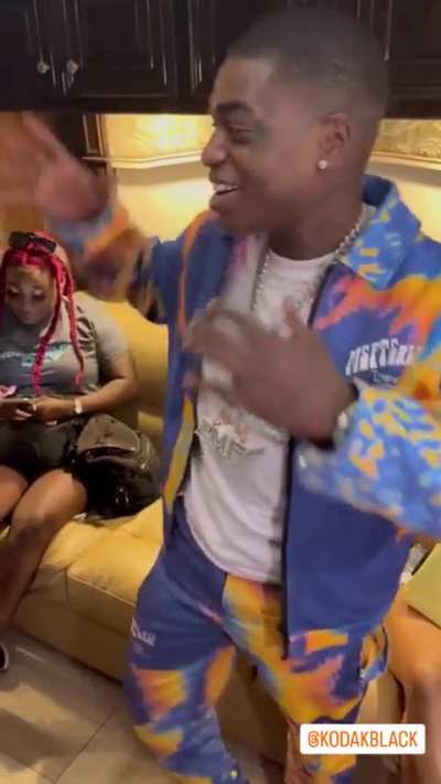 Bandman Kevo dropped $100,000 on a chain for yak but his son was struggling for a $1 smh. you can tell yak don&rsquo;t fw kid in this video, he a fan. #WorstFather