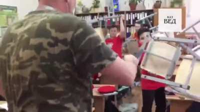 In a Kazan school, a teacher showed children how to defend against a terrorist with a knife. The teacher Sergey Kurylev teaches life safety at the Kazan school №120. For three years now, he has been teaching elementary school students about self-defense i