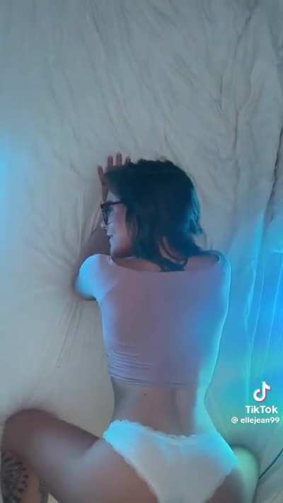 I&rsquo;d do deplorable things do have her twerk on my cock like that