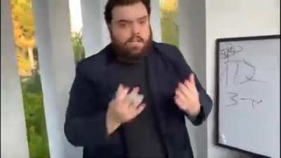 Usuario de r/MAAU promedio explicando como "encontro" el porno furry para hacer su meme