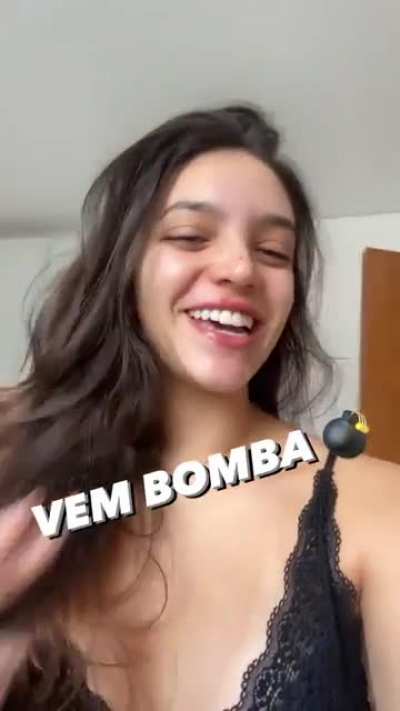 Esses peitos balan&ccedil;ando 👀😍🤤