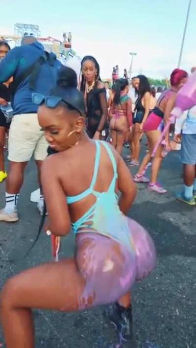 Jouvert Cinema 😍💦 (🎥:@winingsocrazy)