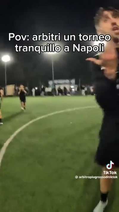 L'arbitro pi&ugrave; insultato di tik tok