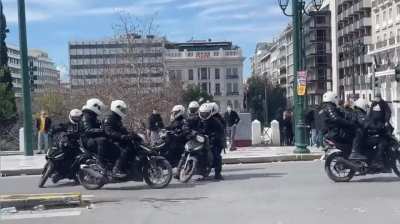 &Beta;&Iota;&Nu;&Tau;&Epsilon;&Omicron; News 24/7: &Alpha;&delta;&iota;&alpha;&nu;ό&eta;&tau;&eta; &epsilon;&nu;έ&rho;&gamma;&epsilon;&iota;&alpha; &alpha;&pi;ό &tau;&eta;&nu; &omicron;&mu;ά&delta;&alpha; &Delta;&rho;ά&sigma;&eta;&sigmaf; &tau;&eta;&sigmaf; &Epsilon;&Alpha; . &Epsilon;&nu;ώ &sigma;&tau;&eta;&nu; &pi;&lambda;&alpha;&tau;&epsilon;ί&alpha; &Sigma;&upsilon;&nu;&tau;ά&gamma;&mu;&alpha;&tau;&omicron;&sigmaf; &epsilon;&pi;&iota;&kappa;&rho;&alpha;&tau;&omicron;ύ&sigma;&epsilon; &alpha;&pi;ό&lambda;&upsilon;&tau;&eta; &eta;&rho;&epsilon;&mu;ί&alpha; &mu;&epsilon;&tau;ά &tau;&alpha; &chi;&eta;&mu;&iota;&kappa;ά, &mu;&eta;&chi;&alpha;&nu;ά&kappa;&iota;&alpha; &sigma;&alpha;&nu; &sigma;&upsilon;&mu;&mu;&omicron;&rho;ί&alpha; &chi;&omicron;ύ&lambda;&iota;&gamma;&kappa;&alpha;&nu; &epsilon;&mu;&phi;&alpha;&nu;ί&sigma;&tau;&eta;&kappa;&alpha;&nu; &kappa;&alpha;&iota; ά&rho;&chi;&iota;&sigma;&alpha;&nu; &nu;&alpha; &pi;&epsilon;&tau;&omicron;ύ&nu; &kappa;&rho;ό&tau;&omicron;&upsilon; &lambda;ά&mu;&psi;&eta;&sigmaf; &sigma;&tau;&alpha; &pi;ό&delta;&iota;&alpha; ό&sigma;&omega;&nu; &epsilon;ί&chi;&alpha;&nu; &mu;&epsilon;ί&nu;&epsilon;&iota;