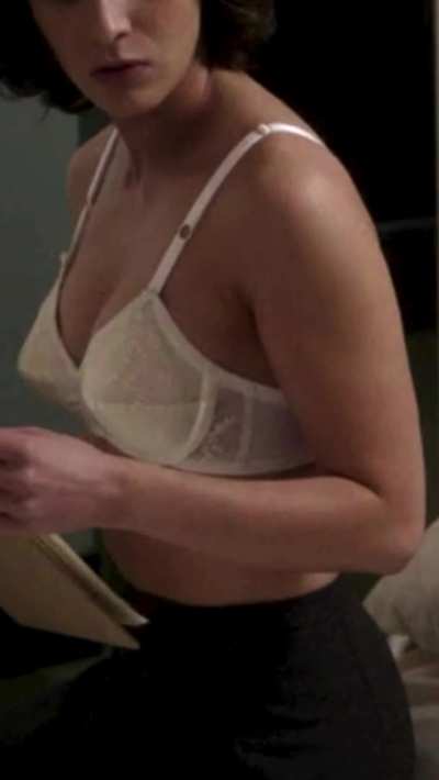Lizzy Caplan