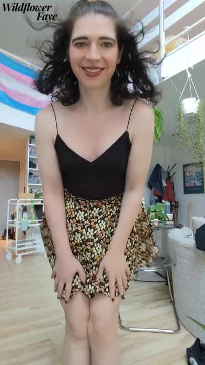 bet you'd love to catch me in this skirt on a windy day😉 onlyfans.com/WildflowerFaye