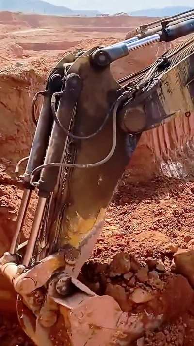 Cat 6040 Loading Beast Mode!