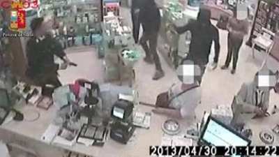 [ITALY] robbers try to rob a convenience store, with a cop inside.