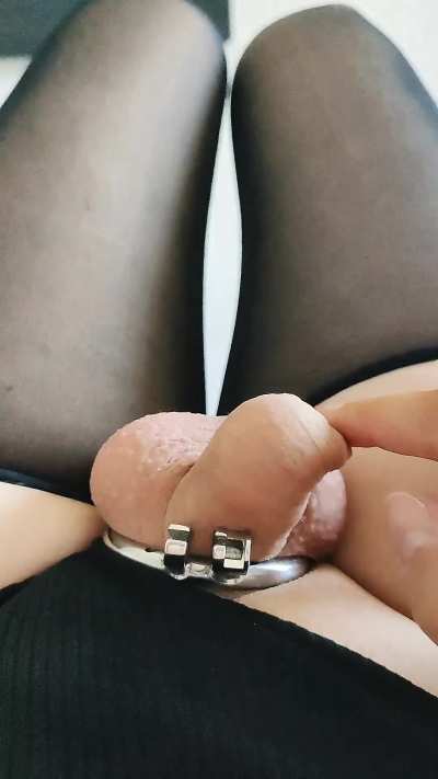 So tiny and useless, do you want to spank it?🥺🤏🏻