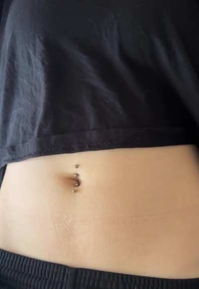 My belly button peeks out😱🫣