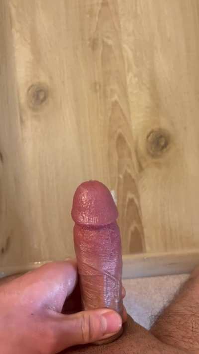 I can&rsquo;t help but moan as I cum