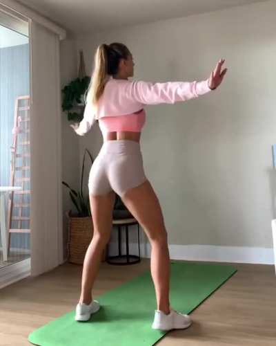 Karina Cute Dancing