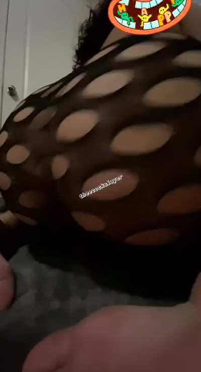 whose dick can I jiggle this ass on? 🤔🙈