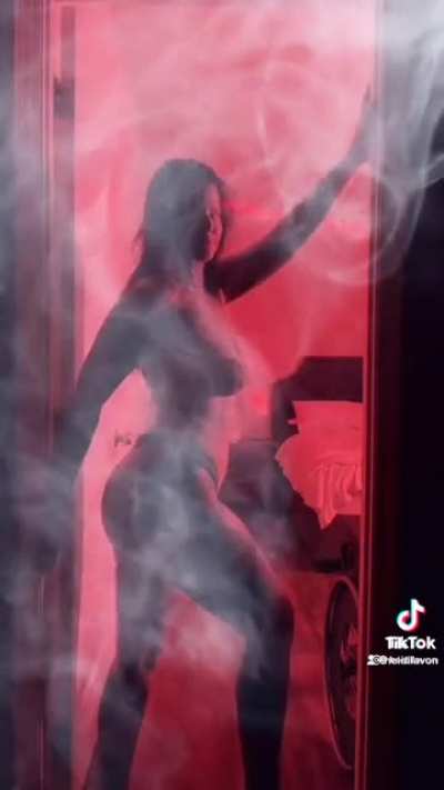I absolutely adore her body! Can’t believe this really showed up on my for you page, Tik Tok is the new Wild West