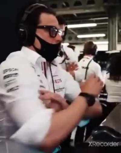 Hamilton's team's reaction😭
