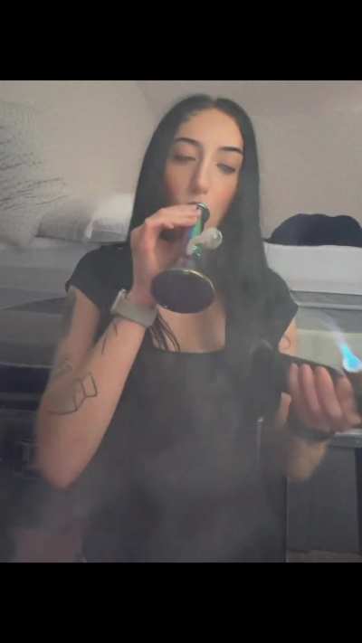 🥸