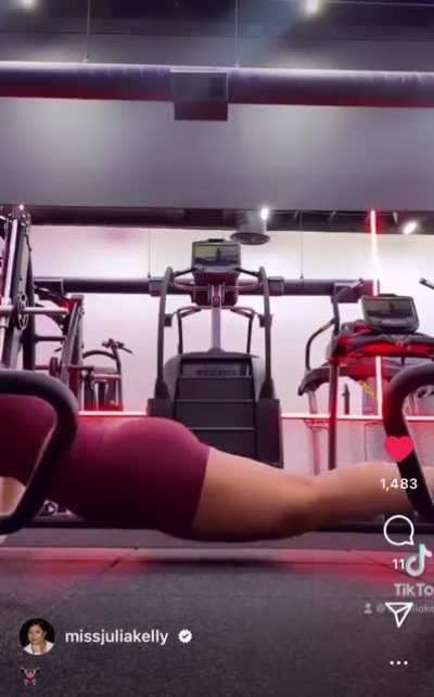🏋🏽&zwj;♀️🏋🏽&zwj;♀️🏋🏽&zwj;♀️