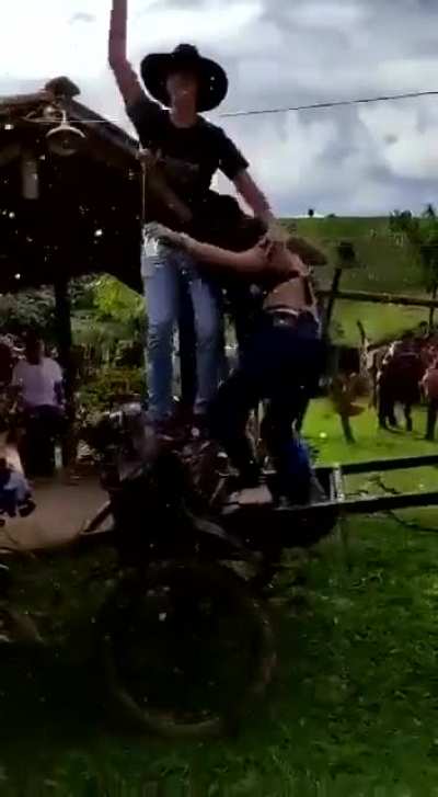 To dance on a carriage