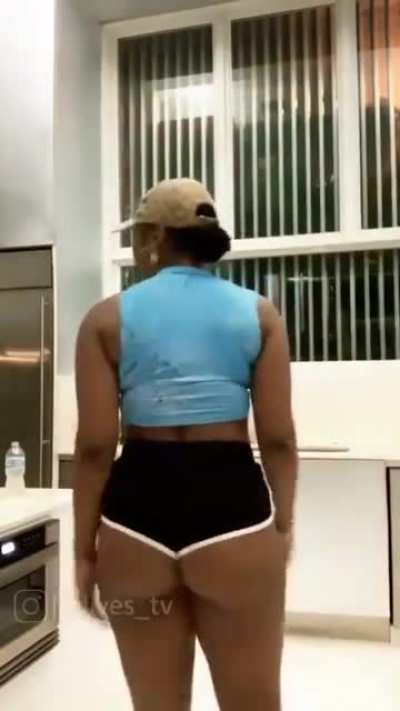 Omg y&rsquo;all think she wearing panties round the crib? 😩