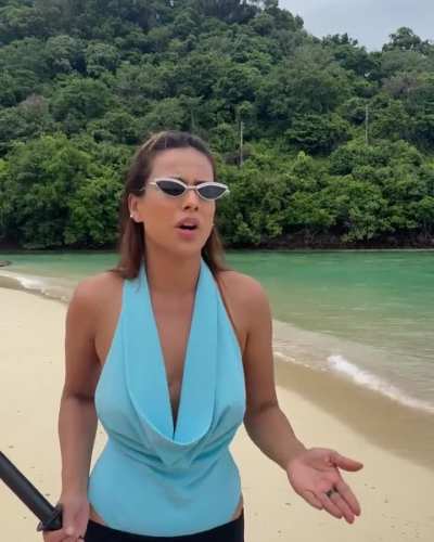 Nia Sharma 