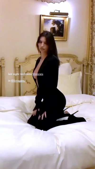 Emily Ratajkowski 