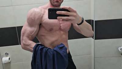 Wanna workout with a 6'7