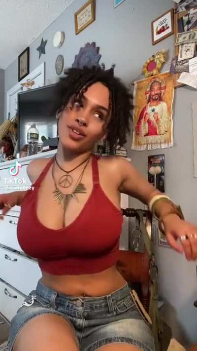 @Aaliyeezy