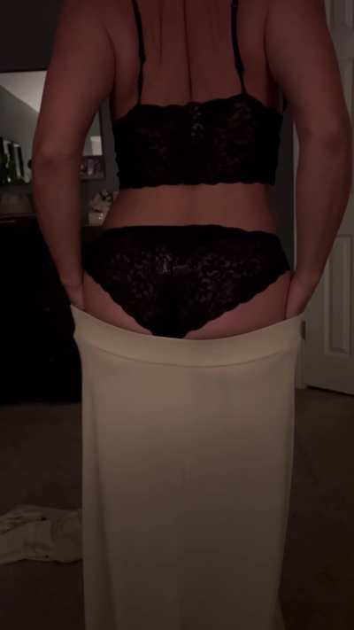 Fuck, I&rsquo;m horny and just want to dance for someone live on 📺