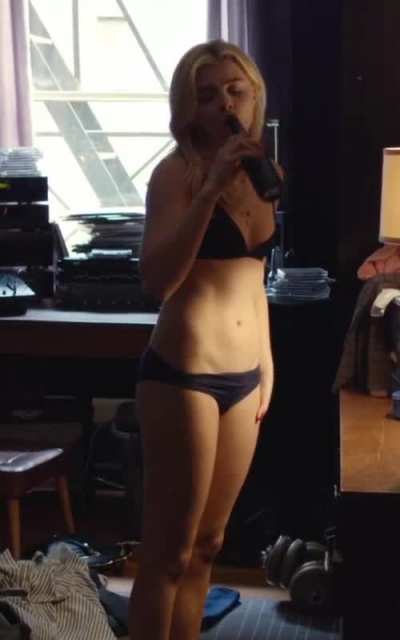 19 year old Chloe Grace Moretz's tight body