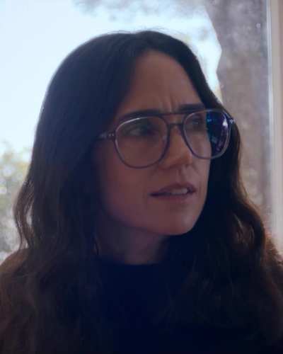Exclusive clip of Jen as Lucy in Bad Behaviour 💚