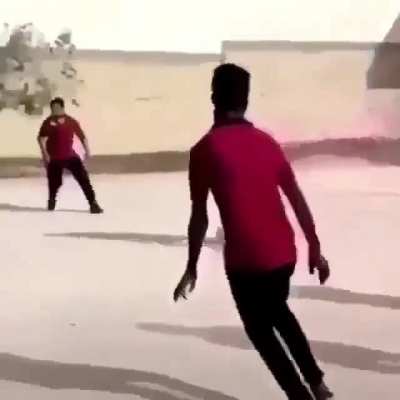 Mano o som q o poste faz