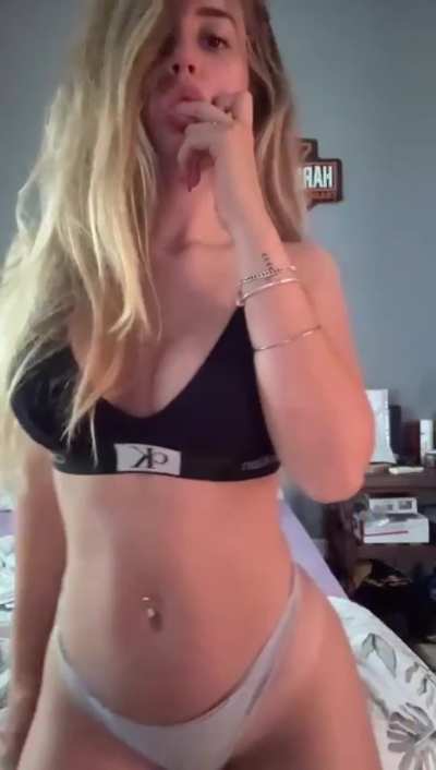 blonde 20yo latina