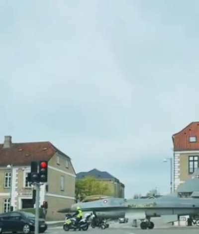 🇩🇰 F-16 Fighting Falcon &mdash; Coming through! Somewhere in the Denmark.. [video]