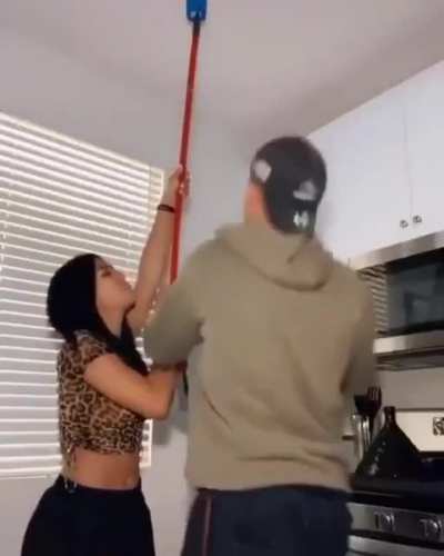 Girl tries to prank Boyfriend