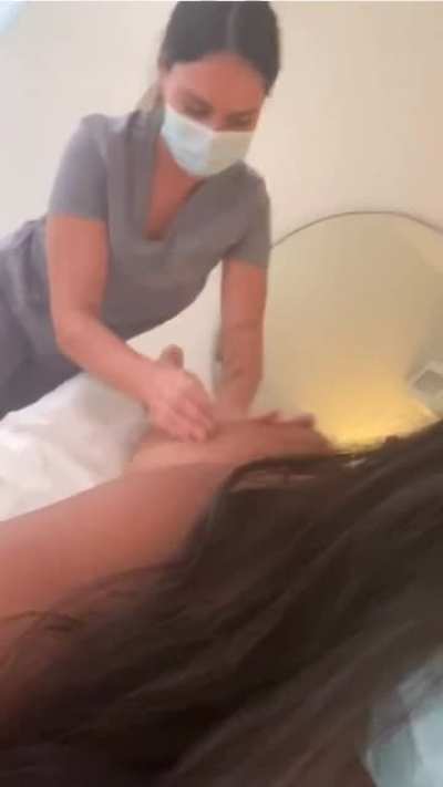 How long y&rsquo;all lasting in that ? Here&rsquo;s the video guys. Hope she post more ass related content 🙏🏽