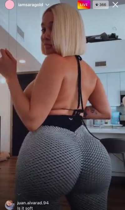 Ass clapping