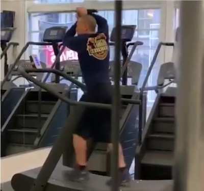 Rare footage of Felix at the gym