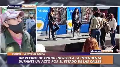 Realidad mata relato: Un vecino irrumpió en un acto de la intendenta de Moreno para pedirle que le asfalten la calle