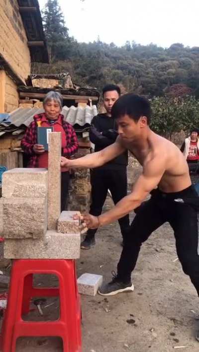 Chinese man demonstrates the famed &ldquo;One Inch Punch&rdquo;