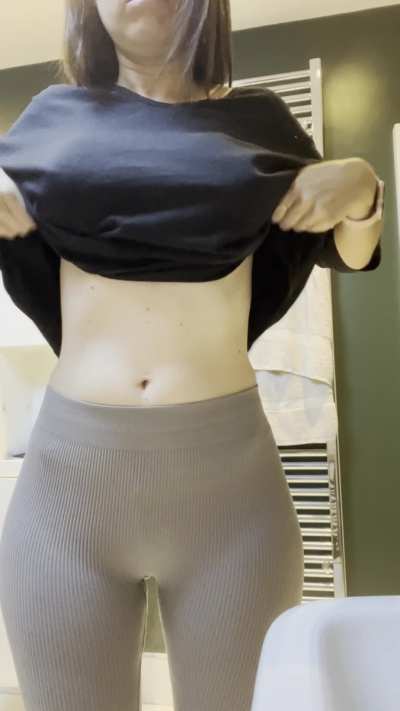 cant stop dropping them titties
