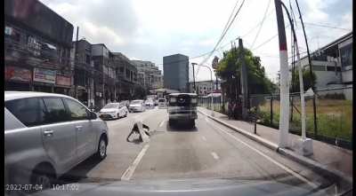 This video pretty much sums up what&rsquo;s wrong with our country&rsquo;s commuting system. Is it the pedestrian, the jeepney driver, or the SUV&rsquo;s fault here? (video credits to the owner in the comments below)