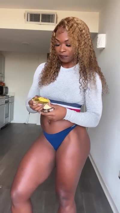 It&rsquo;s hard to get that protein in but maybe if it was something sweet healthy and enjoyable u can actually get at least 50g in if u eat 2 treats per day 😋🍫💪🏾