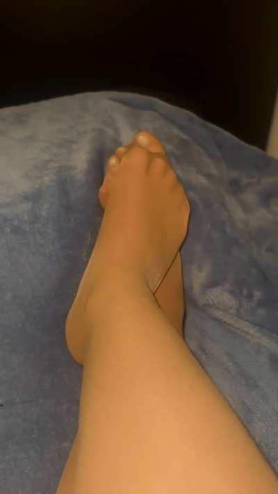 My nylon feet can&rsquo;t stop touching each other 😏