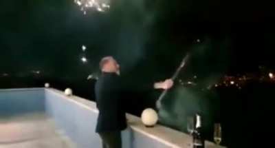 Уряяя!!!Салют!