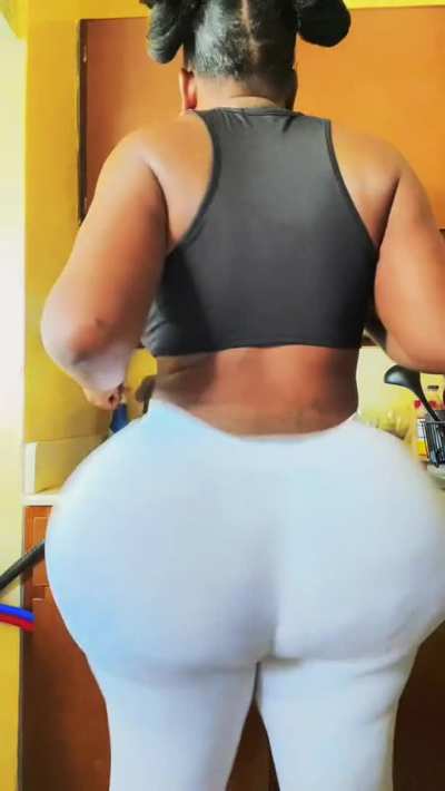 With the exception of five girls, there&rsquo;s no way natural asses are better than BBLs!