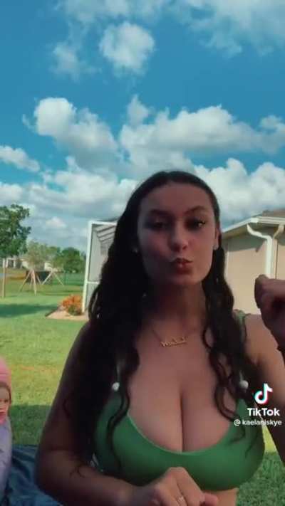 Big &lsquo;Ol Tiddies😍