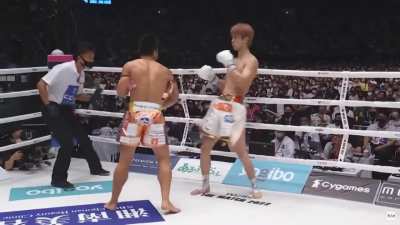 K-1 Fighter Kongnapa Weerasakreck limbs being blessed with venom