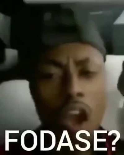 MUCA FALANDO ALGO DA LIVE: A CHAT:
